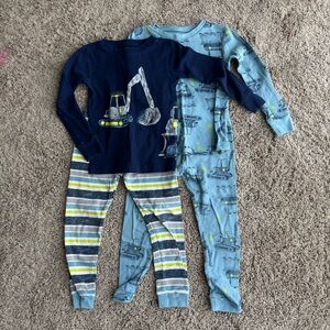 Set of 2 Carter's long sleeve Pajama Sets construction trucks 4T 100% cotton